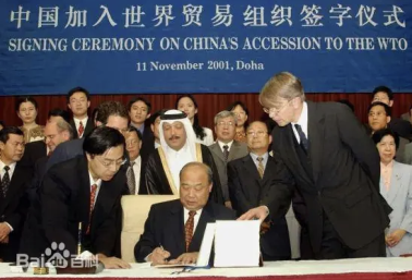 一群穿着西装的人
AI 生成的内容可能不正确。